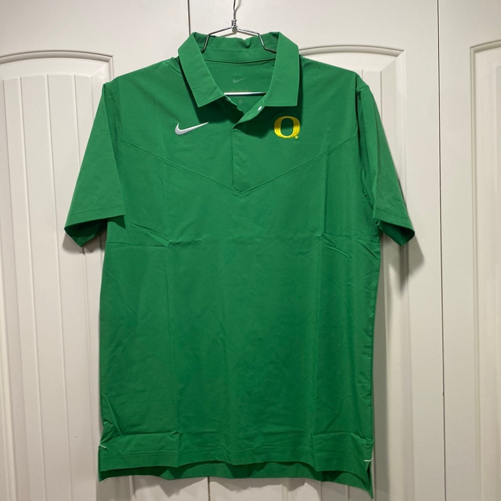 Nike Oregon style polyester polo in size large snap buttons DJ5123
